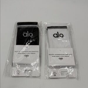 ALO Yoga  Athletic Socks in Black and White
